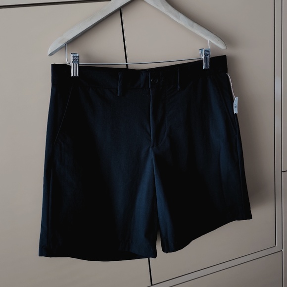 GAP Shorts with GapFlex - NWT (31) - Picture 3 of 9